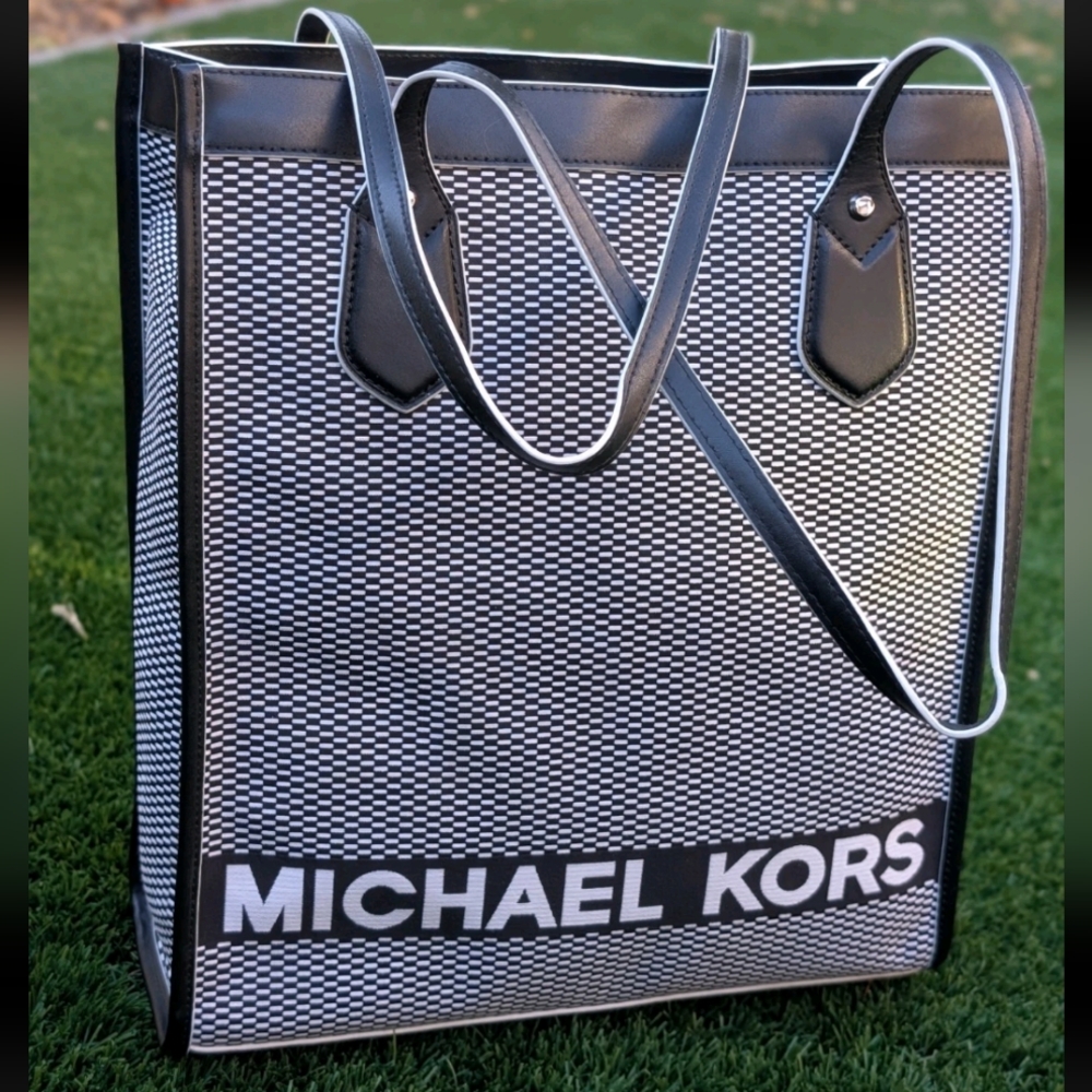 New Michael Kors BAY Shopping Tote Bag Black White Woven Canvas Leather Purse